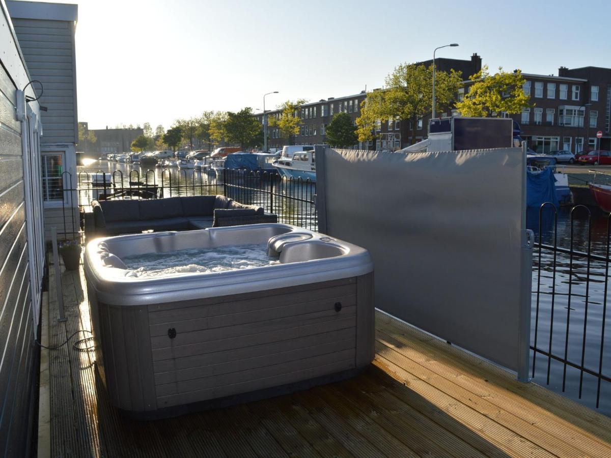 Beautiful Houseboat With Terrace Jacuzzi Hotell Haag Exteriör bild