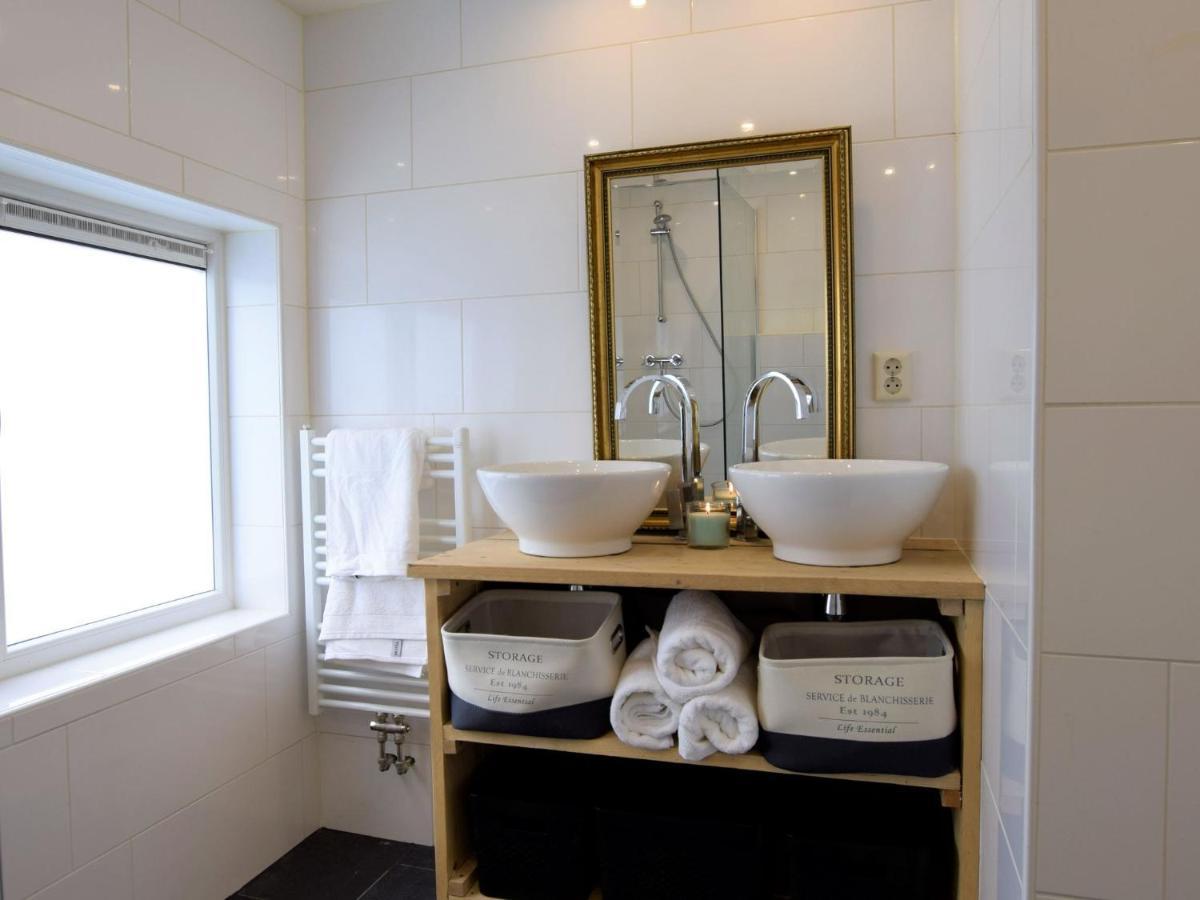 Beautiful Houseboat With Terrace Jacuzzi Hotell Haag Exteriör bild